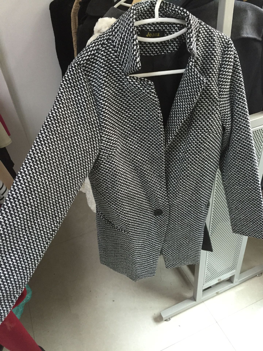 Damer Elegant Blazer med strukturerad design och modiga detaljer Mirla-Eva Jonsson