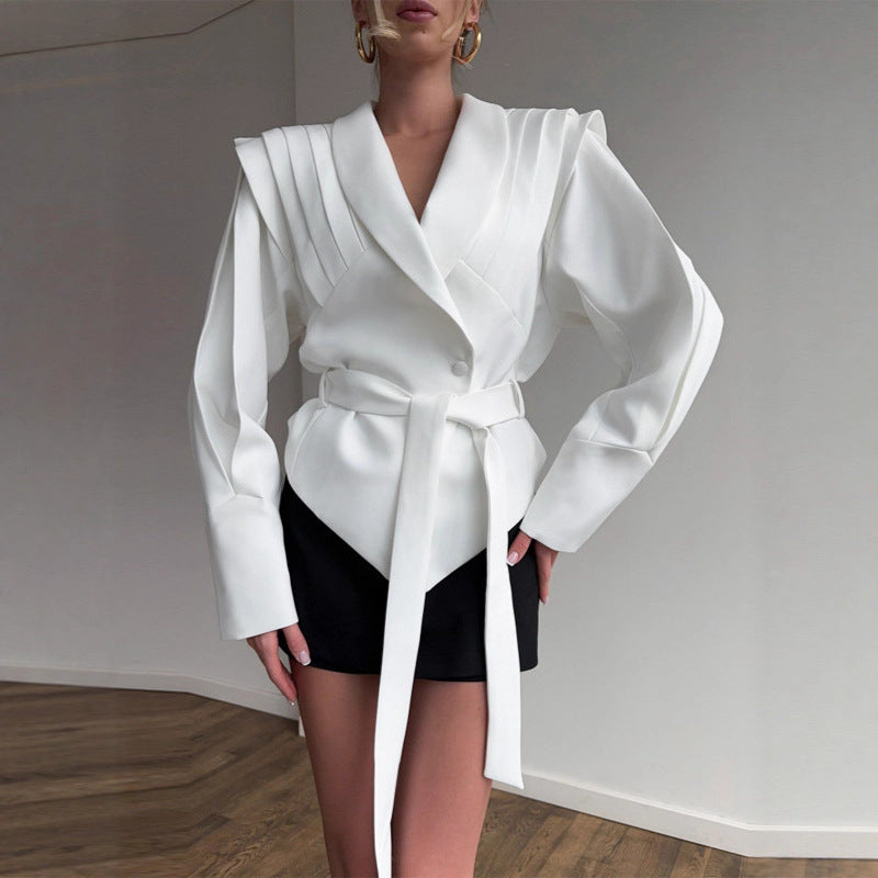Damer Elegant Blazer med strukturerade detaljer och midjebälte Mirla-Eva Jonsson