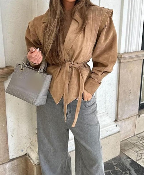 Damer Elegant Blazer med strukturerade detaljer och midjebälte Mirla-Eva Jonsson