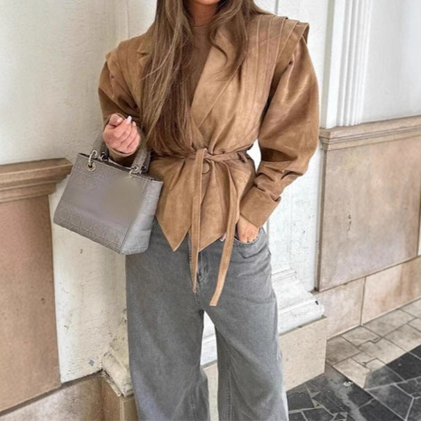 Damer Elegant Blazer med strukturerade detaljer och midjebälte Mirla-Eva Jonsson