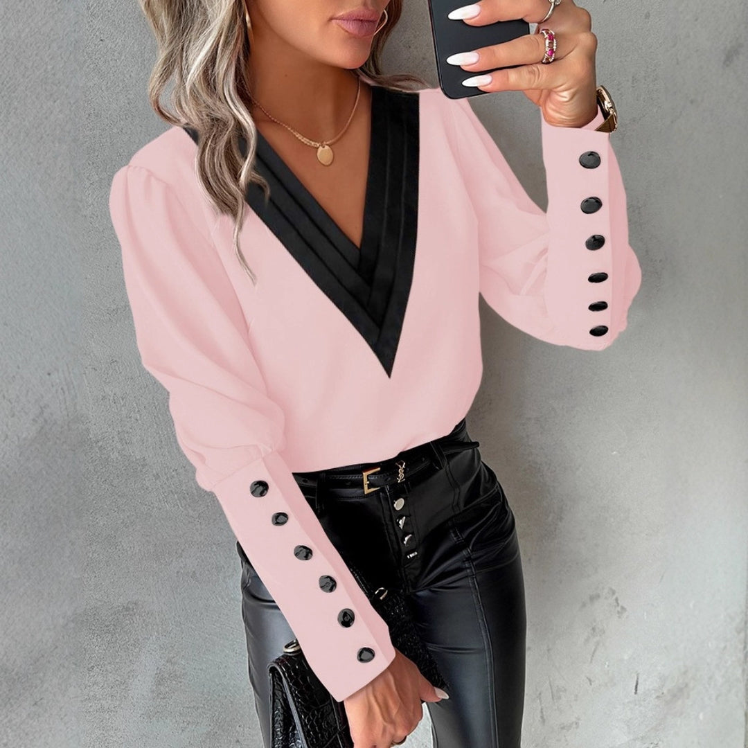 Damer Elegant Blus med djup V-ringning och detaljerad axeldel Mirla-Eva Jonsson