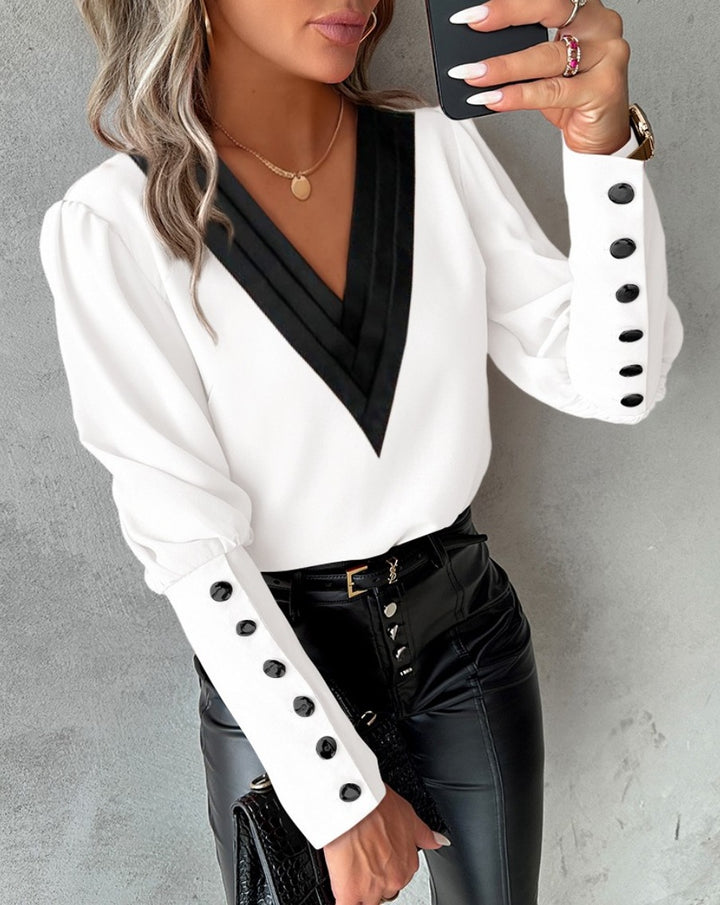 Damer Elegant Blus med djup V-ringning och detaljerad axeldel Mirla-Eva Jonsson