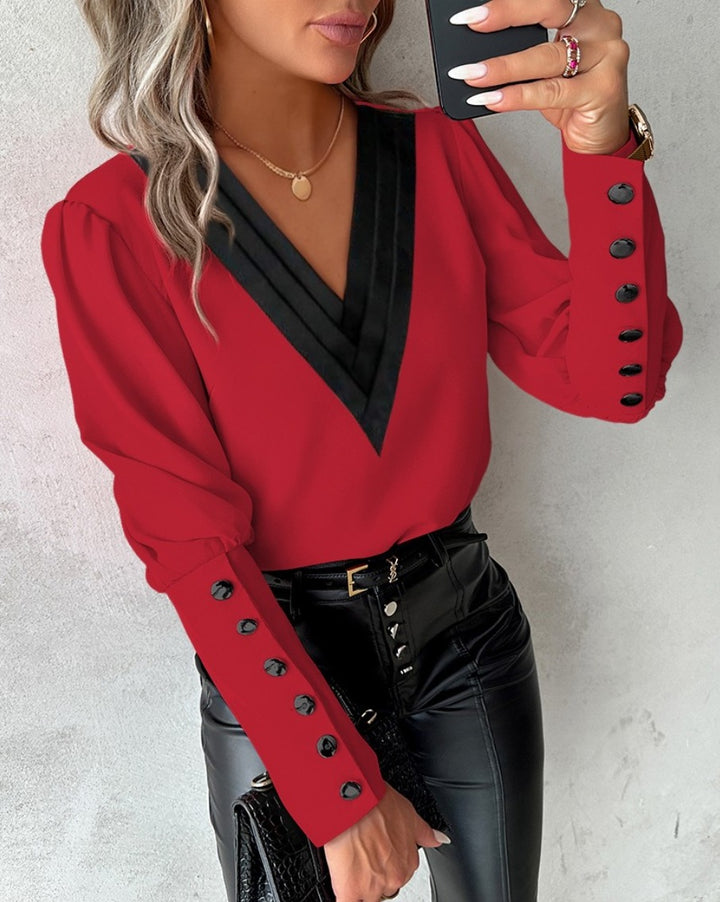 Damer Elegant Blus med djup V-ringning och detaljerad axeldel Mirla-Eva Jonsson