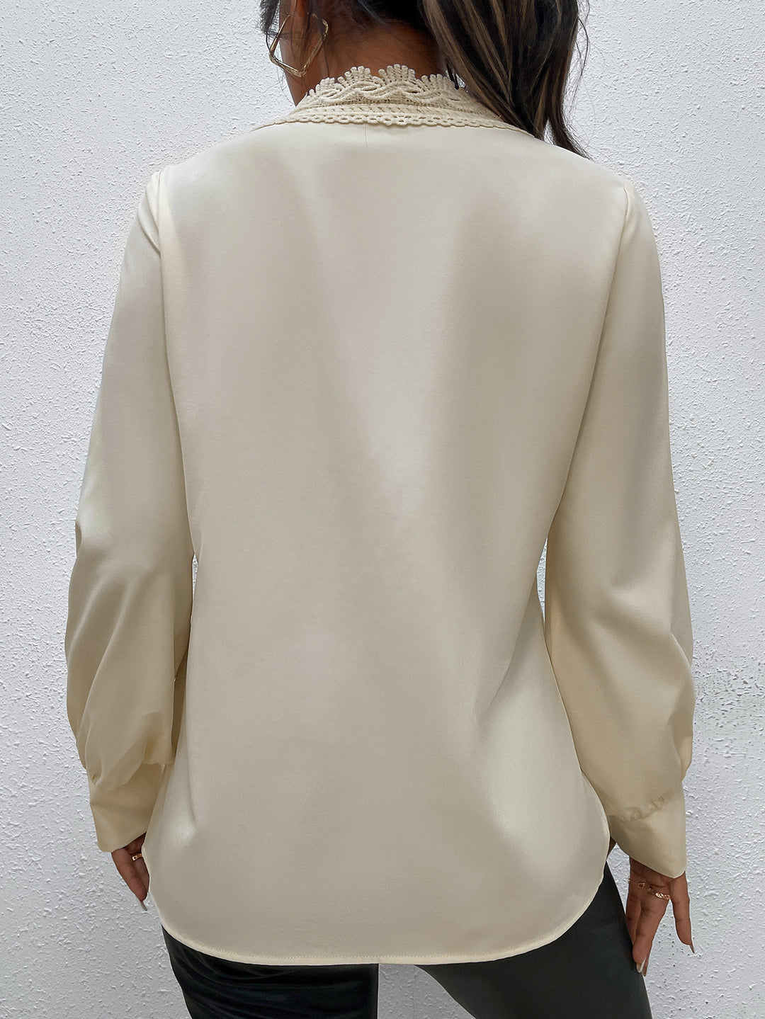 Damer Elegant Blus med spetsdetaljer och knapppresentation Eva Jonsson-Eva Jonsson