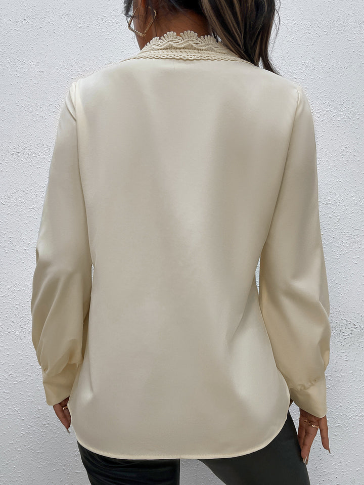 Damer Elegant Blus med spetsdetaljer och knapppresentation Eva Jonsson-Eva Jonsson
