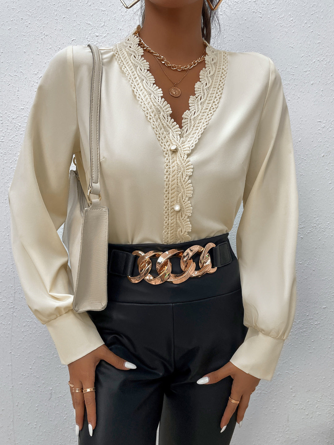 Damer Elegant Blus med spetsdetaljer och knapppresentation Eva Jonsson-Eva Jonsson