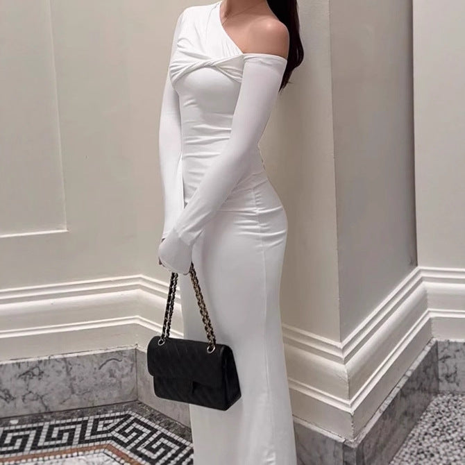 Damer Elegant Bodycon Maxikjol med asymmetrisk skärning och djup halsringning Mirla-Eva Jonsson