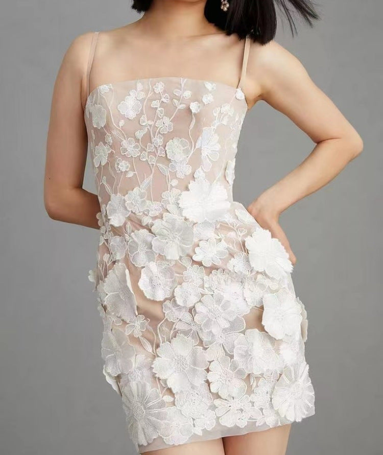 Damer Elegant Cocktailklänning med delikat blomsterbroderi Mirla-Eva Jonsson