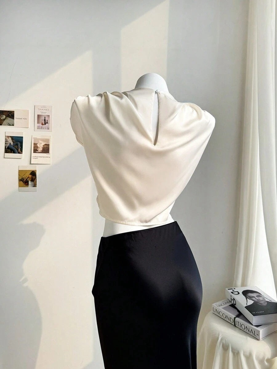 Damer Elegant Crop-Top med voluminösa ärmar och ädel ryggöppning Mirla-Eva Jonsson