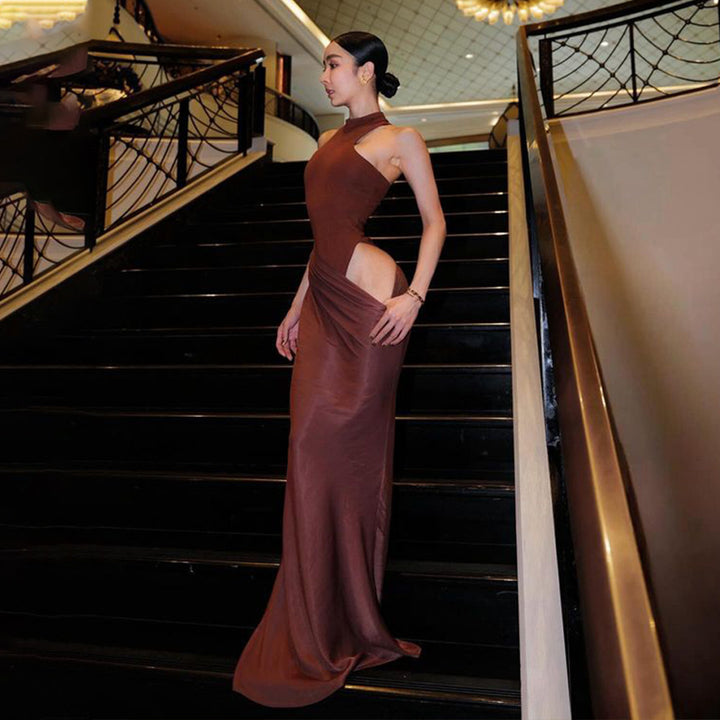 Damer Elegant Cut-Out Maxiklänning med hög krage och kroppsnära silhuett Mirla-Eva Jonsson