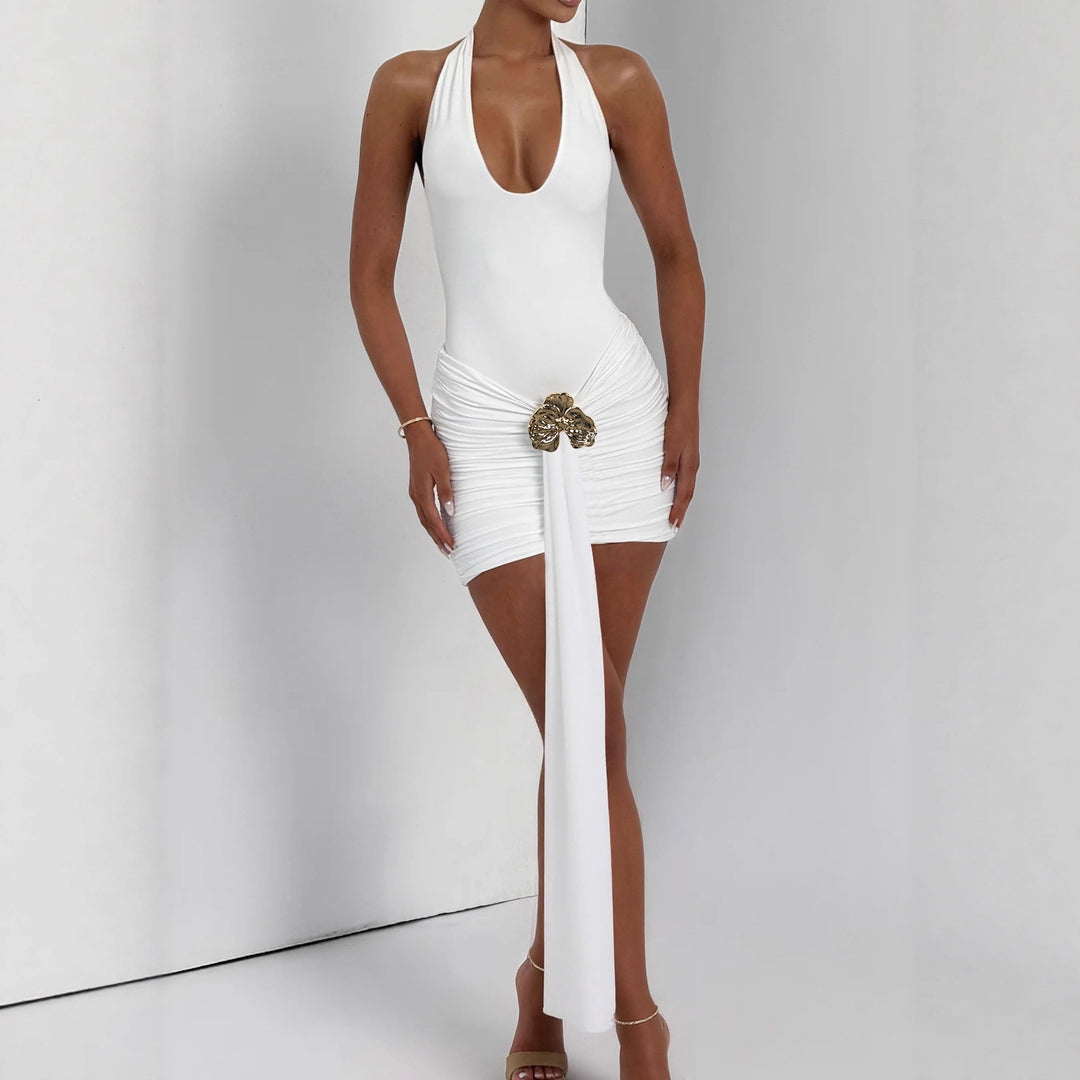 Damer Elegant Cut-Out Miniklänning med Wickeleffekt och Glamourösa Detaljer Mirla-Eva Jonsson