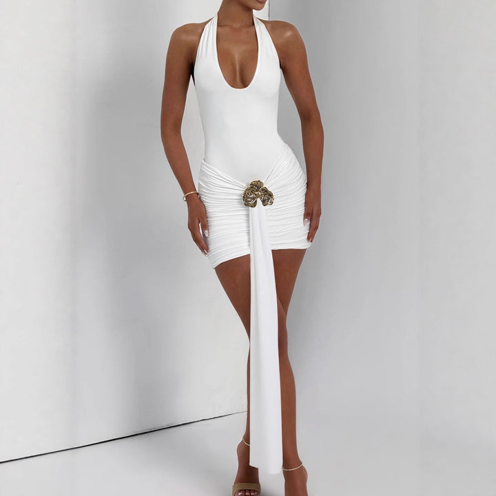 Damer Elegant Cut-Out Miniklänning med Wickeleffekt och Glamourösa Detaljer Mirla-Eva Jonsson