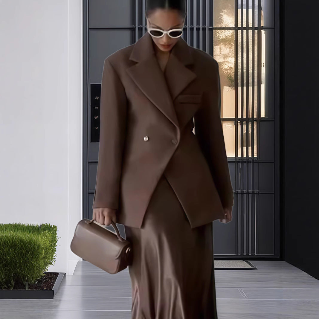 Damer Elegant Dubbelknäppt Blazer med ädel skärning och hög krage Mirla-Eva Jonsson