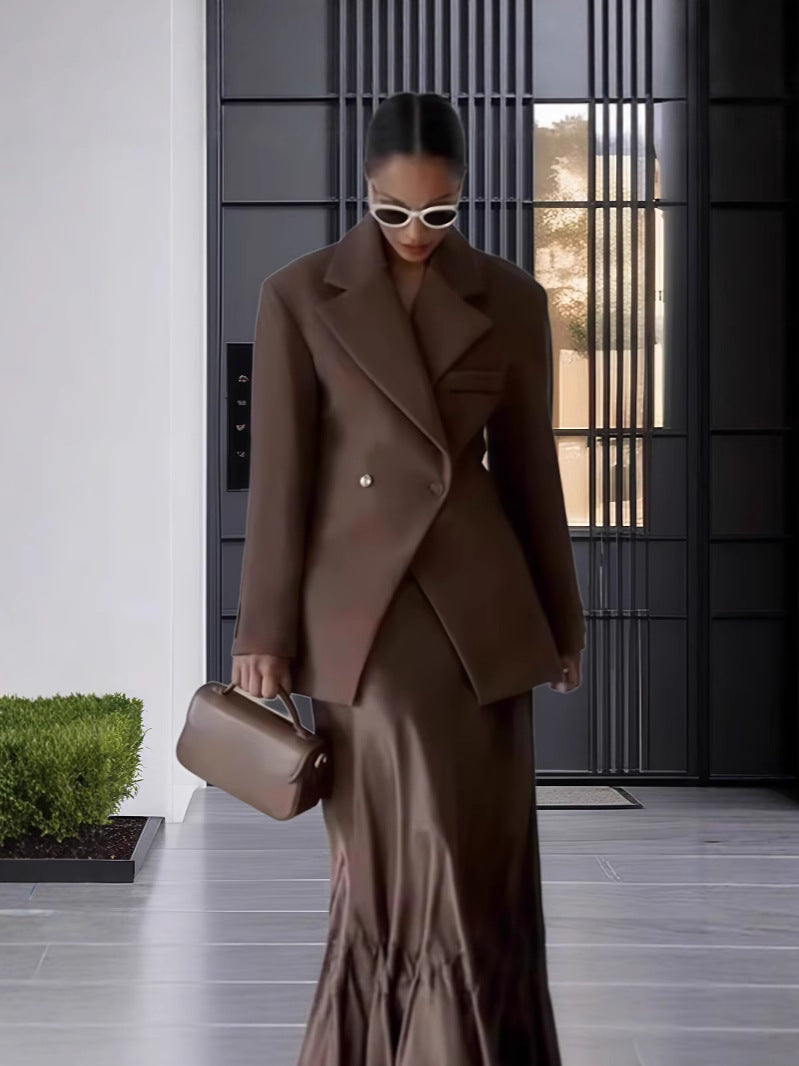 Damer Elegant Dubbelknäppt Blazer med ädel skärning och hög krage Mirla-Eva Jonsson
