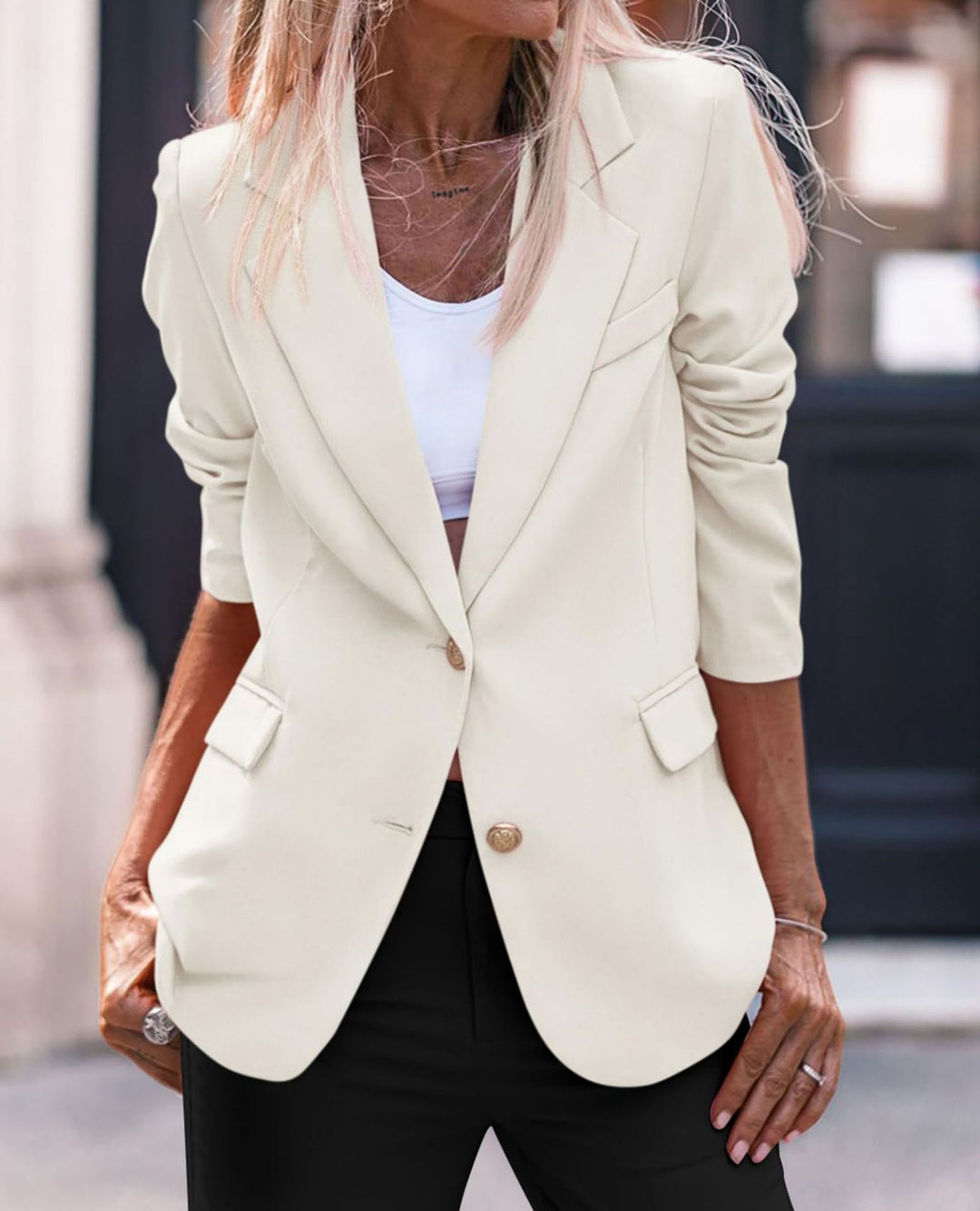 Damer Elegant Enknäppt Blazer med gyllene knappar och figursydd snitt Mirla-Eva Jonsson