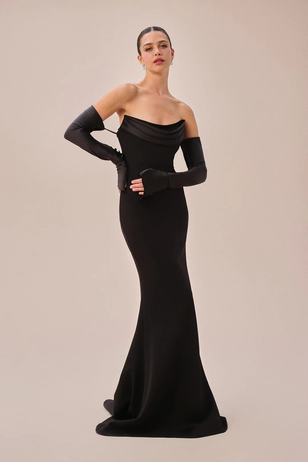 Damer Elegant Havfrue-klänning med off-shoulder design och långa ärmar Mirla-Eva Jonsson