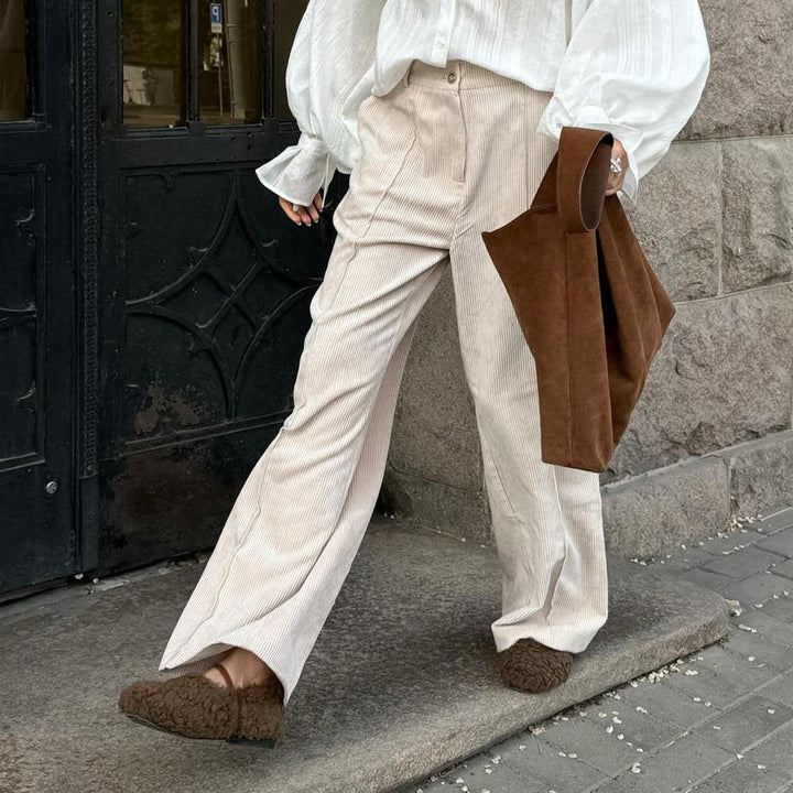 Damer Elegant Högmidjade Byxor i Fin Cordtextur Mirla-Eva Jonsson