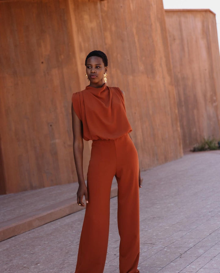 Damer Elegant Jumpsuit med hög krage och vida ben Mirla-Eva Jonsson