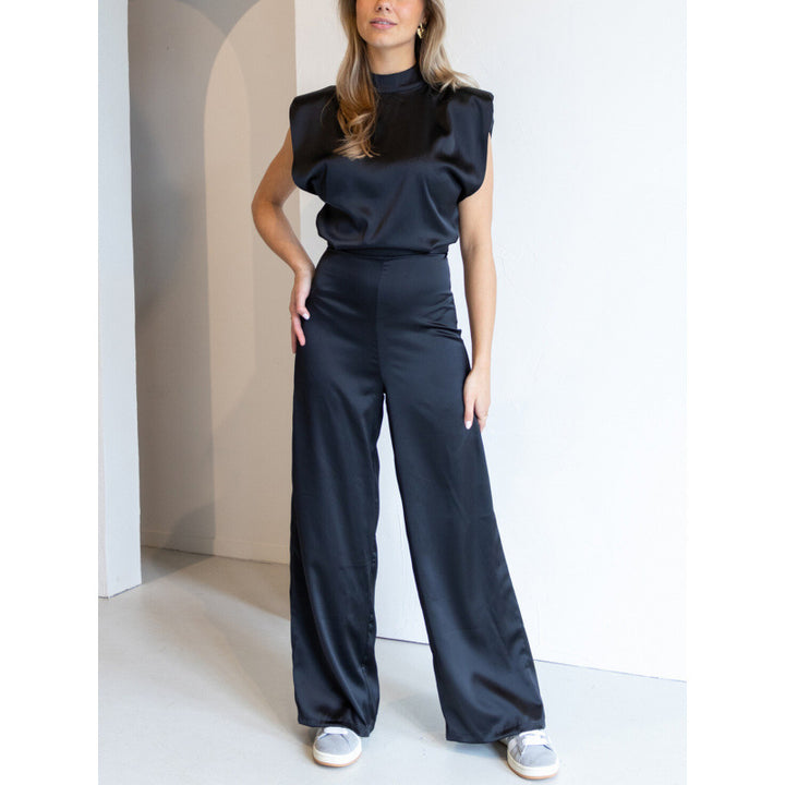 Damer Elegant Jumpsuit med vida ben och ärmlös design Mirla-Eva Jonsson