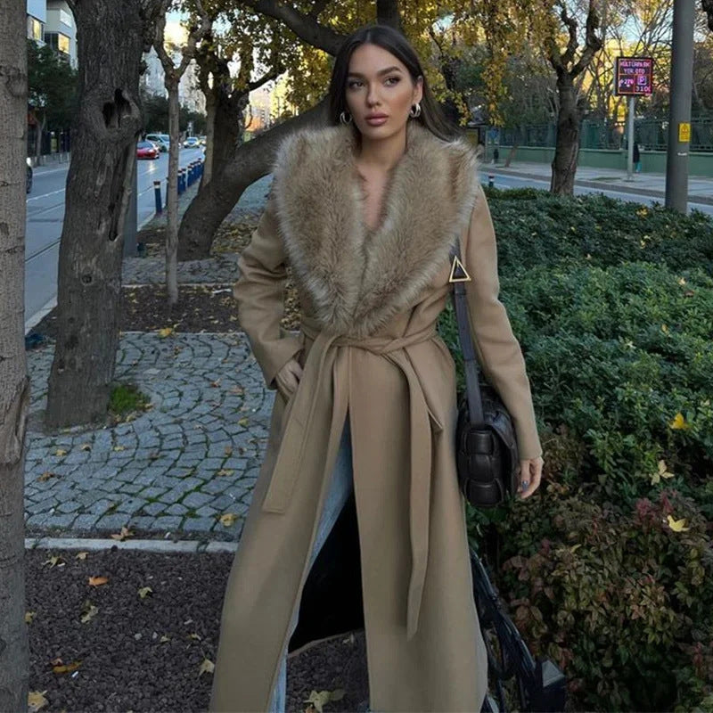 Damer Elegant Kappa med Lyxig PälsKrage Mirla-Eva Jonsson