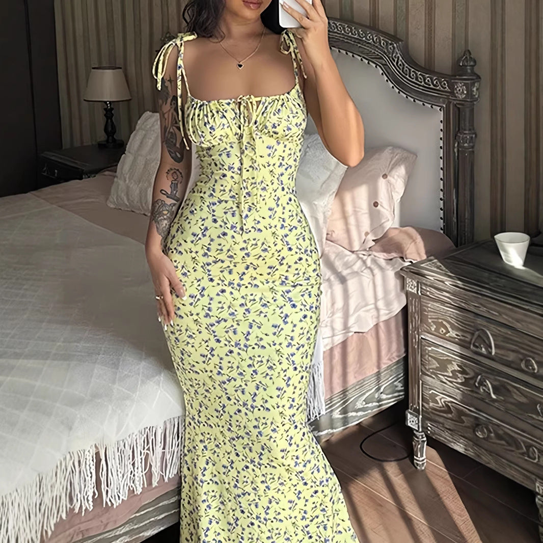 Damer Elegant Klänning med blommönster och figurnära snitt Mirla-Eva Jonsson