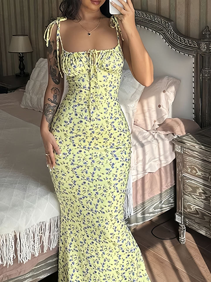 Damer Elegant Klänning med blommönster och figurnära snitt Mirla-Eva Jonsson