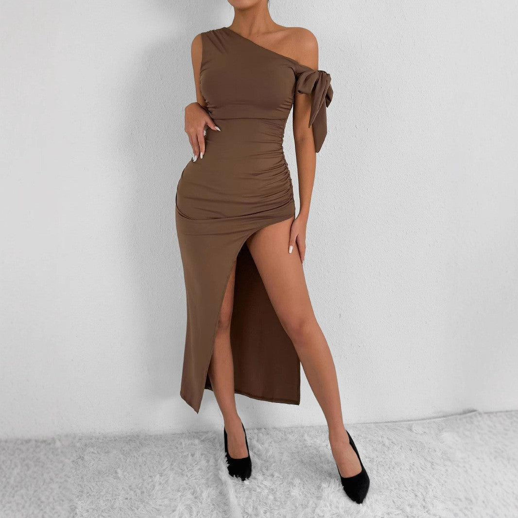 Damer Elegant Knyt Klänning med Asymmetrisk Skärning och Snygg Rysch Detalj Mirla-Eva Jonsson