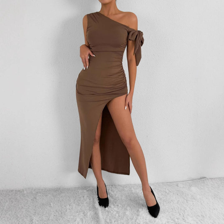 Damer Elegant Knyt Klänning med Asymmetrisk Skärning och Snygg Rysch Detalj Mirla-Eva Jonsson