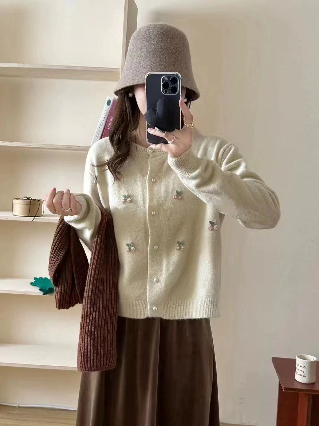 Damer Elegant Kofta med Blommiga Applikationer Mirla-Eva Jonsson