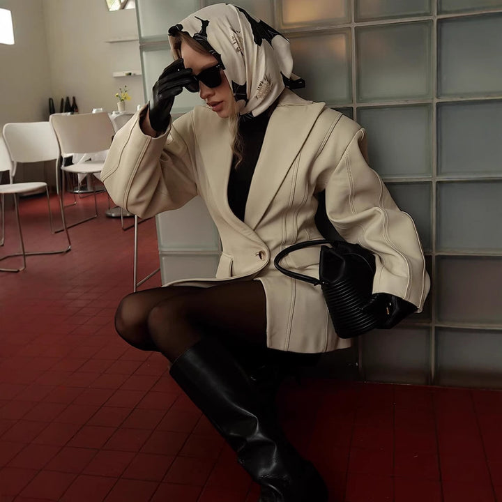 Damer Elegant Konstläder Blazerjacka med strukturerad design Mirla-Eva Jonsson