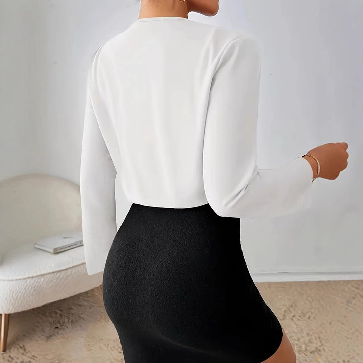 Damer Elegant Kort Jacka med modern skärning och raffinerade veck Mirla-Eva Jonsson