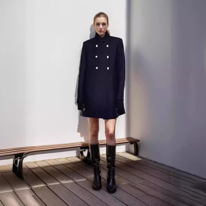 Damer Elegant Kort Kappa med dubbel knappslå och silkiga detaljer Mirla-Eva Jonsson