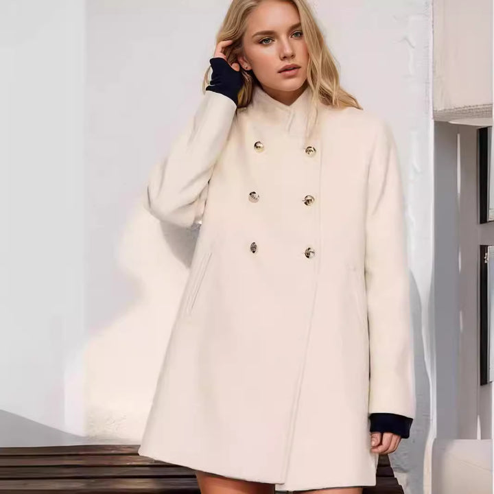 Damer Elegant Kort Kappa med dubbel knappslå och silkiga detaljer Mirla-Eva Jonsson
