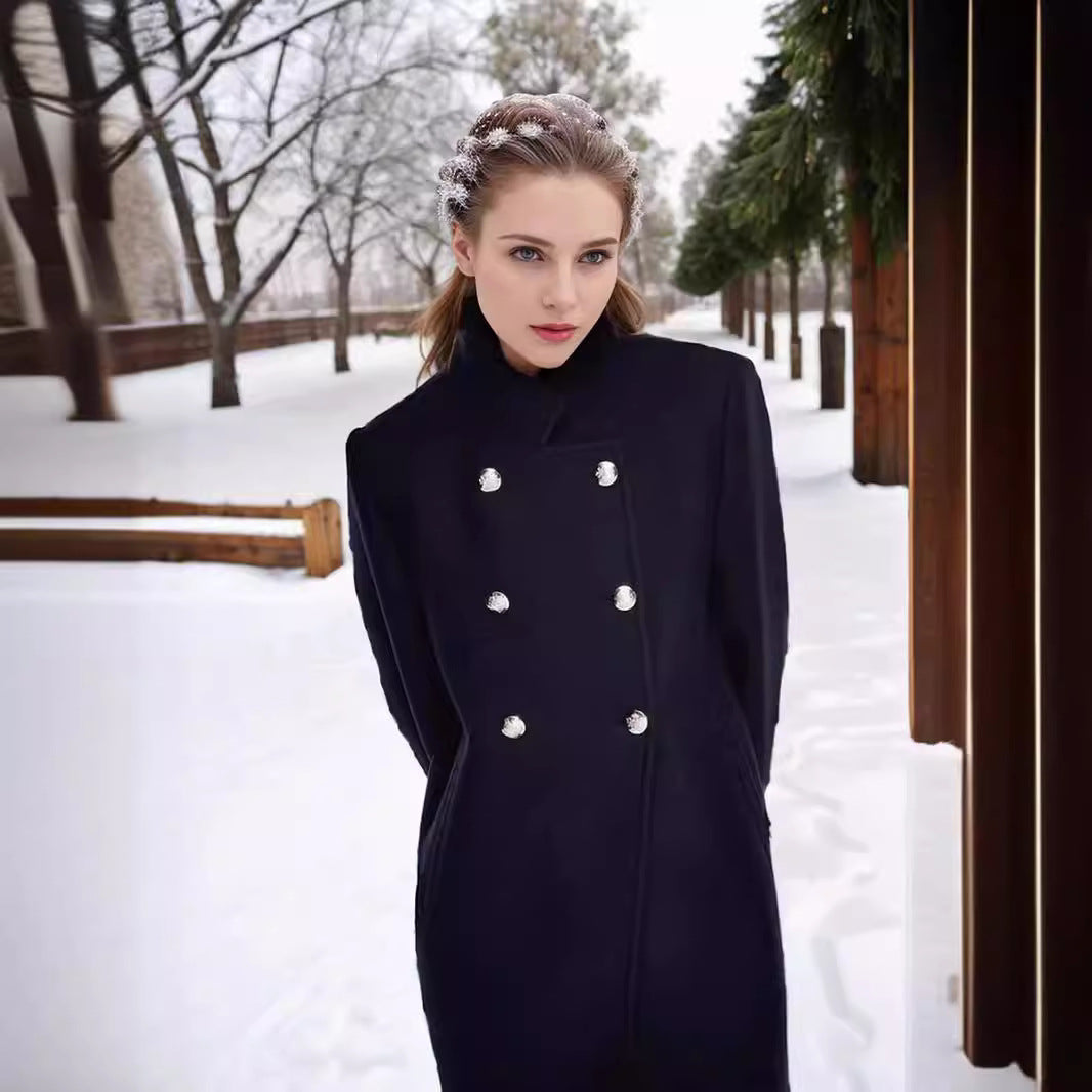 Damer Elegant Kort Kappa med dubbel knappslå och silkiga detaljer Mirla-Eva Jonsson