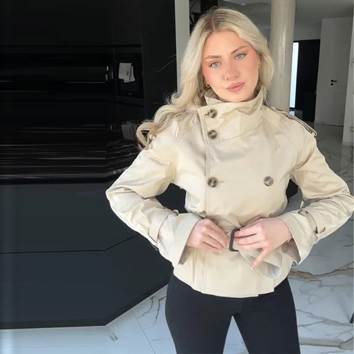 Damer Elegant Kort Trenchcoat med dubbel knappslå och midjebälte Eva Jonsson-Eva Jonsson