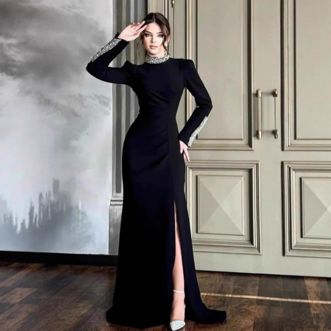 Damer Elegant Kvällsklänning med Glittrande Detaljer och Hög Sprund-Eva Jonsson