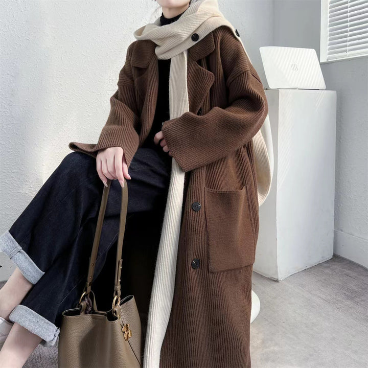 Damer Elegant Lång Kappa med Bälte och Kontrasterande Ärmar Mirla-Eva Jonsson