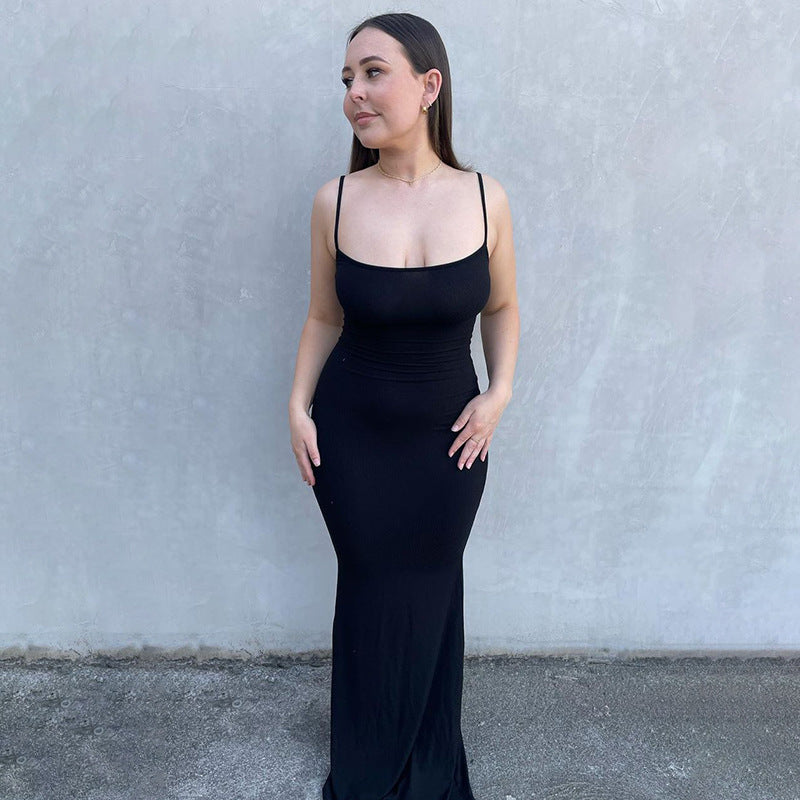 Damer Elegant Lång Klänning med Smal Passform och Fina Band Mirla-Eva Jonsson