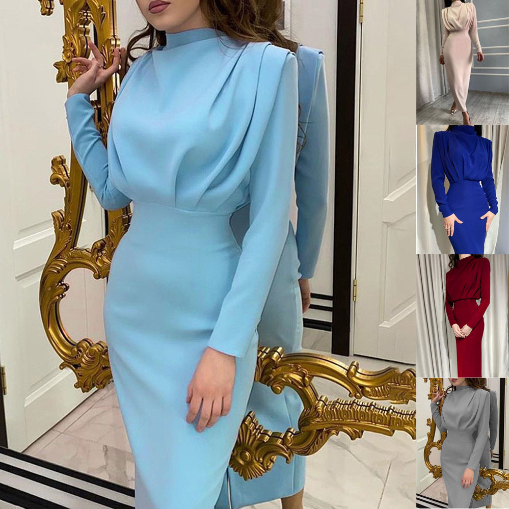 Damer Elegant Långärmad Maxi Klänning med förfinad Drapering och Hög Krage Mirla-Eva Jonsson