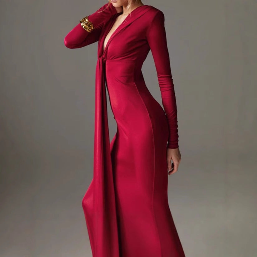 Damer Elegant Långärmad Maxi-Klänning med raffinerad knutdetalj och figursydd design Eva Jonsson-Eva Jonsson