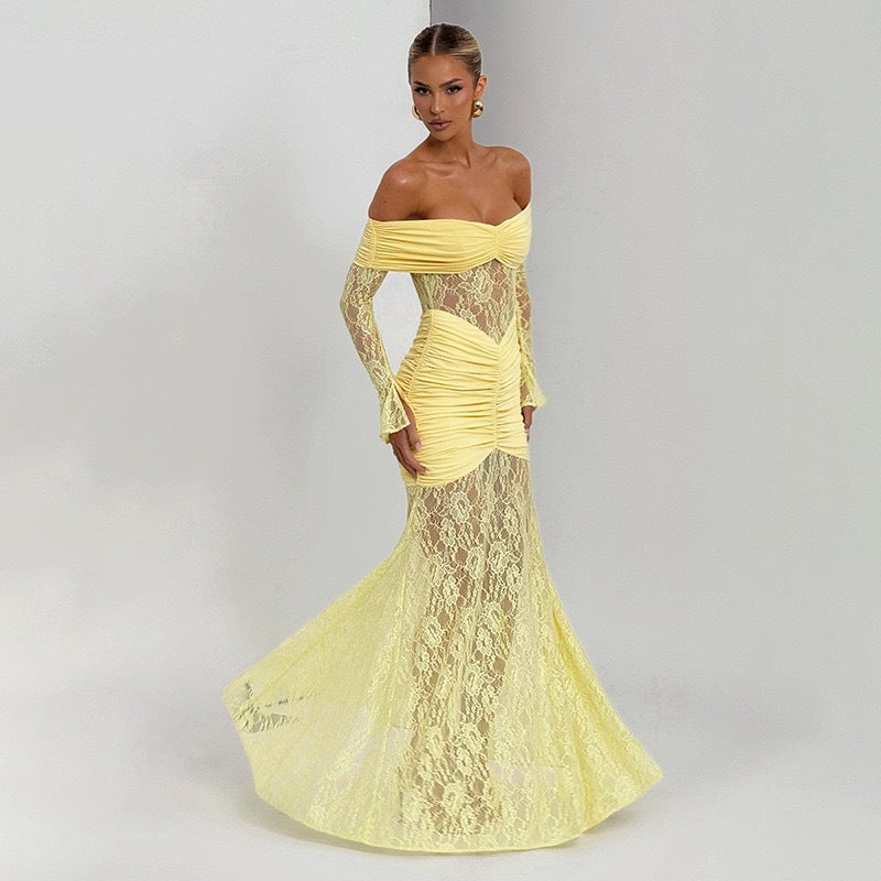 Damer Elegant Långärmad Spets Klänning med Rynkor och Off-shoulder Design Mirla-Eva Jonsson