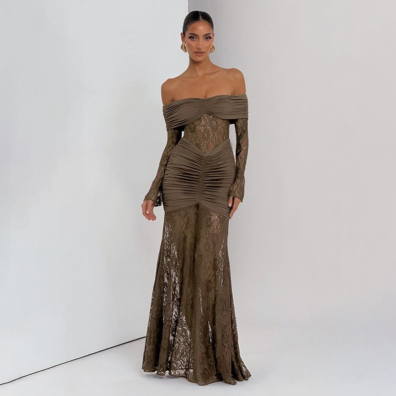 Damer Elegant Långärmad Spets Klänning med Rynkor och Off-shoulder Design Mirla-Eva Jonsson