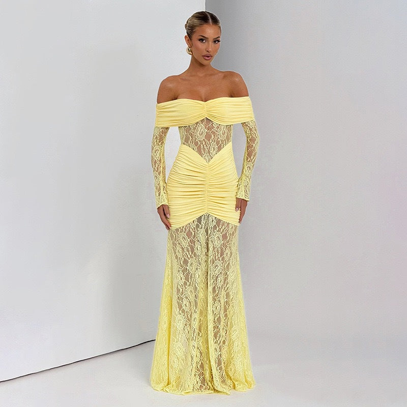 Damer Elegant Långärmad Spets Klänning med Rynkor och Off-shoulder Design Mirla-Eva Jonsson