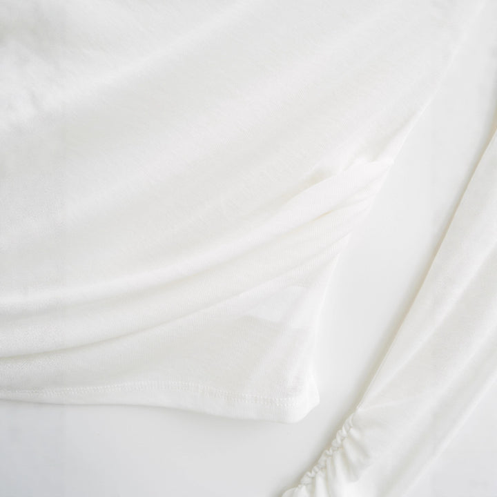 Damer Elegant Långärmad Topp med moderiktig Draperi och asymmetrisk Skärning Mirla-Eva Jonsson