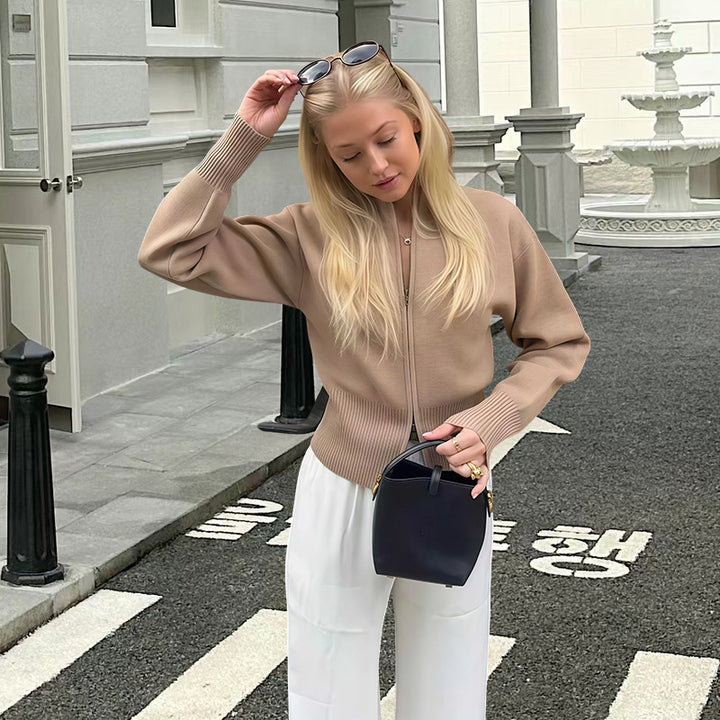 Damer Elegant Långärmad Tröja med Känguru-fickor och modern stil Mirla-Eva Jonsson