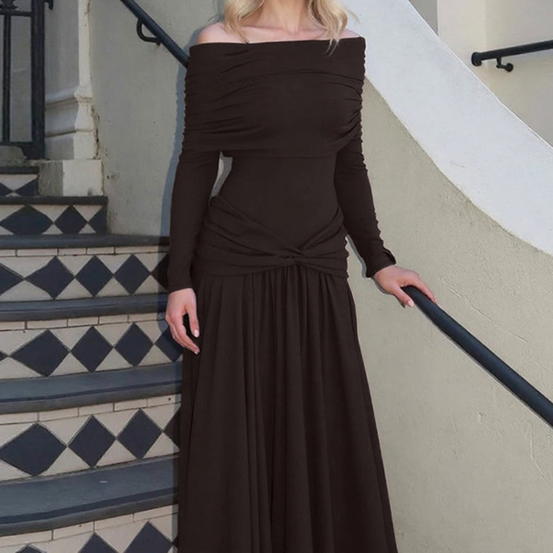 Damer Elegant Långklänning med korsad midjeband och off-shoulder utskärning Mirla-Eva Jonsson