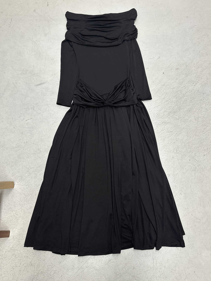 Damer Elegant Långklänning med korsad midjeband och off-shoulder utskärning Mirla-Eva Jonsson