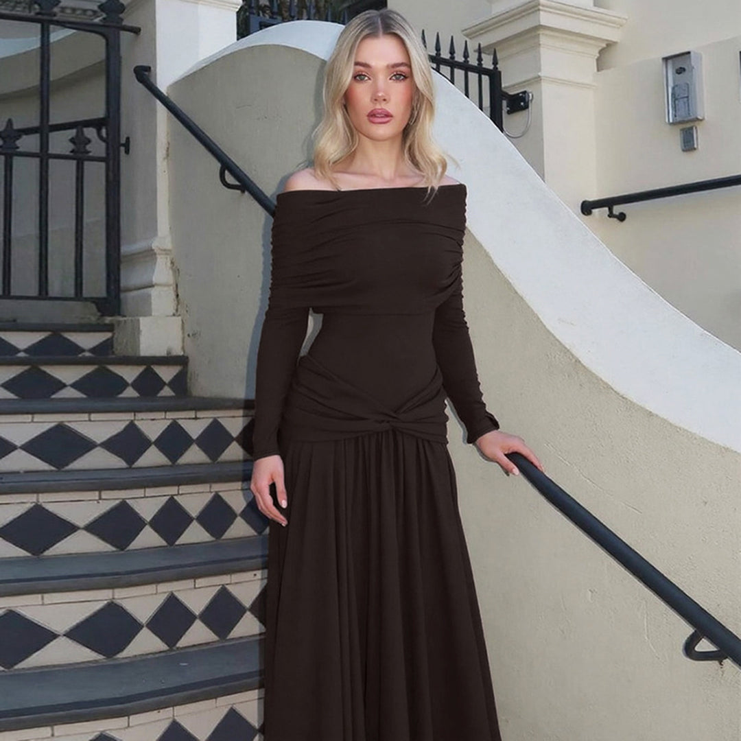 Damer Elegant Långklänning med korsad midjeband och off-shoulder utskärning Mirla-Eva Jonsson