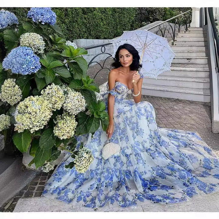 Damer Elegant Maxi Klänning med Blommig Chiffon och Utsvängd Kjol Mirla-Eva Jonsson