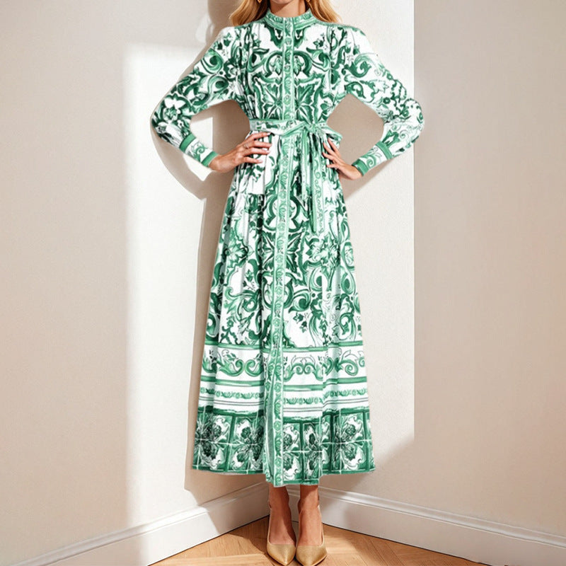 Damer Elegant Maxi Klänning med Delikat Blomster Mönster och Praktisk Bälte Mirla-Eva Jonsson